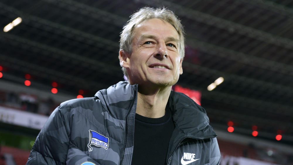 Den n&#228;chsten Sieg fest im Blick: Berlins Trainer J&#252;rgen Klinsmann vor dem Duell mit Borussia M&#246;nchengladbach.