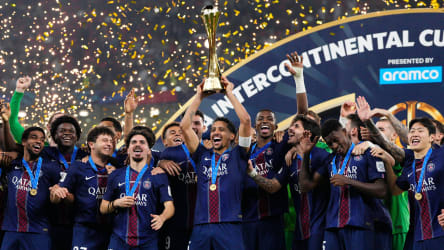 Dank vier gehaltener Elfmeter hat Paris den Interkontinental-Pokal im Elfmeterschie&szlig;en gewonnen.