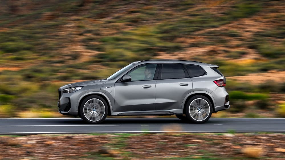 BMW X1 xDrive 30e: Plug-in-Hybrid mit 326 PS und Allradantrieb - kicker