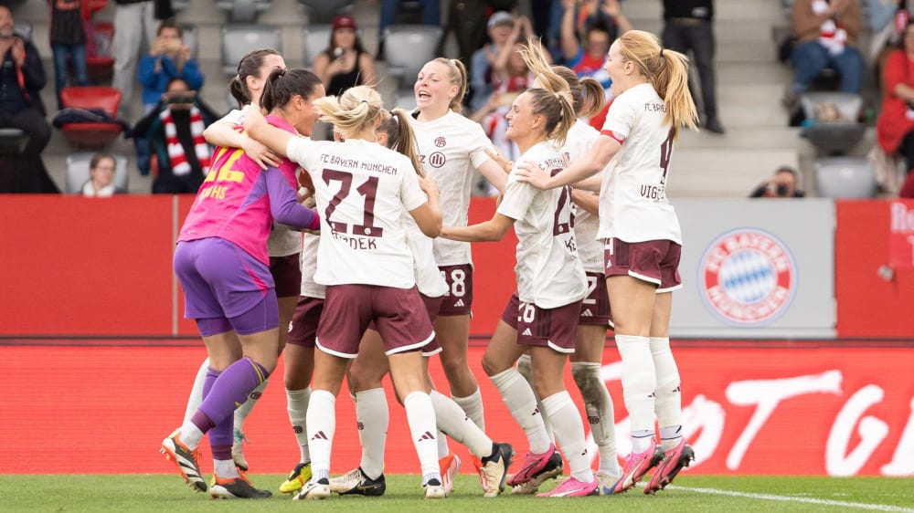 Große Freude: Die Frauen des FC Bayern stehen nach einem Sieg im Elfmeterschießen im Finale des DFB-Pokals.