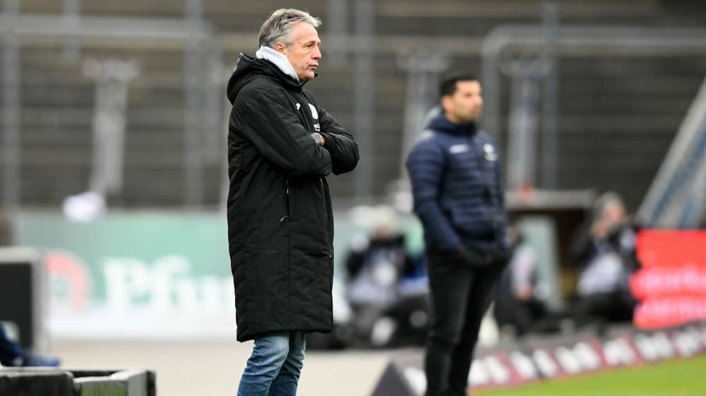 Kann sich auf seine Offensive verlassen: Bielefelds Trainer Uwe Neuhaus.