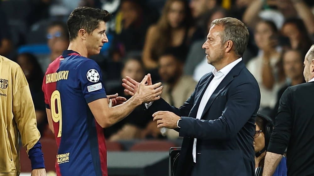 Unter Hansi Flick (re.) feierte Robert Lewandowski schon bei den Bayern seine größten Erfolge und auch bei Barcelona funktioniert die Zusammenarbeit bisher gut.