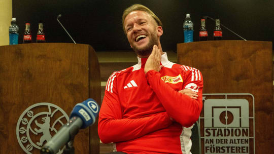 Hat Spaß bei der Presserunde von Union Berlin: Routinier Kevin Vogt.