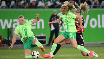 Alexandra Popp (li.) und Vivian Endemann (r.) verspürten nach dem Erfolg im Topspiel offenbart auch ein wenig Genugtuung.