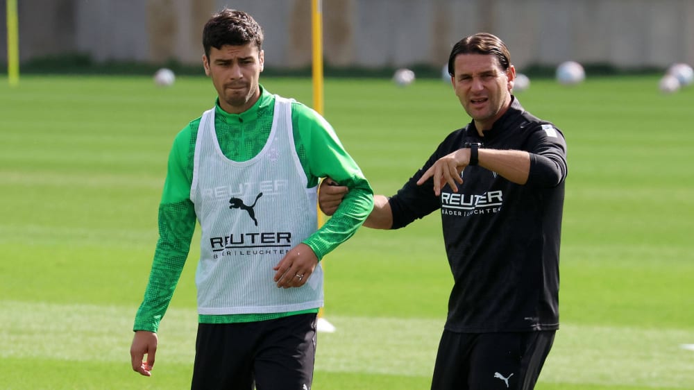 Gladbach-Neuzugang Giovanni Reyna (li.) mit Trainer Gerardo Seoane.