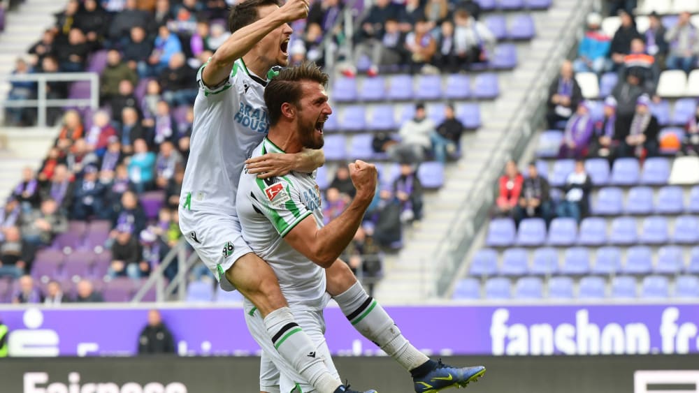 Hannovers Hendrik Weydandt (unten) erzielte das 2:0 im Erzgebirge.