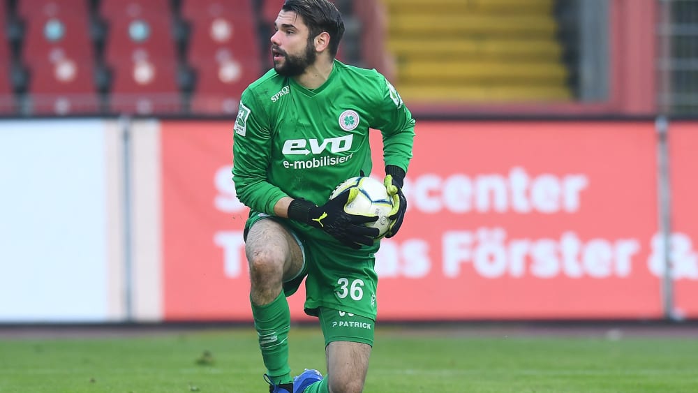 Robin Benz bleibt &#252;ber die laufende Saison hinaus bei Rot-Wei&#223; Oberhausen.