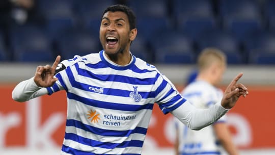 Fitness mit Frau und Kindern: Marvin Compper spielte einst in der Nationalelf und jetzt drittklassig beim MSV Duisburg.