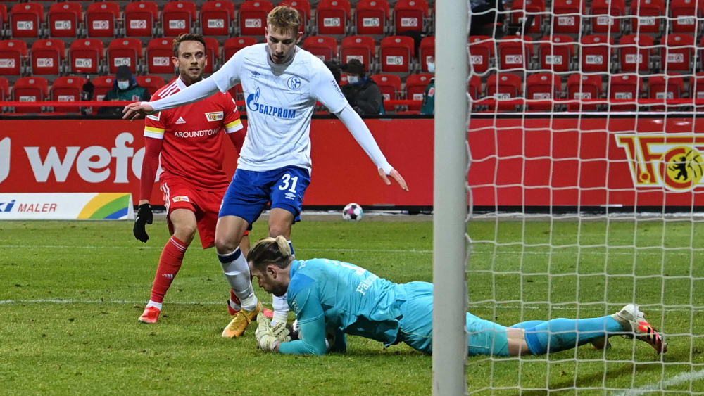 War in Berlin stets auf dem Posten: S04-Keeper Ralf F&#228;hrmann.