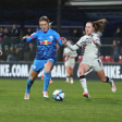 Erzielte das Tor des Tages für Leipzig: Mimmi Larsson (li., im Duell mit Janou Levels).