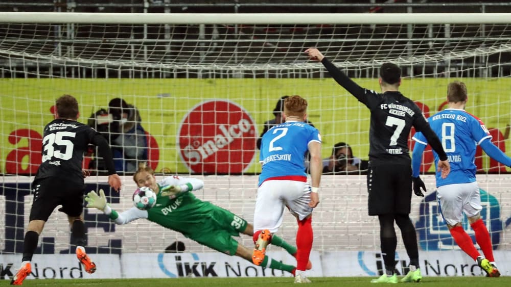 Alexander M&#252;hling traf kurz nach seiner Einwechslung zum entscheidenden 1:0 f&#252;r Holstein Kiel vom Punkt.