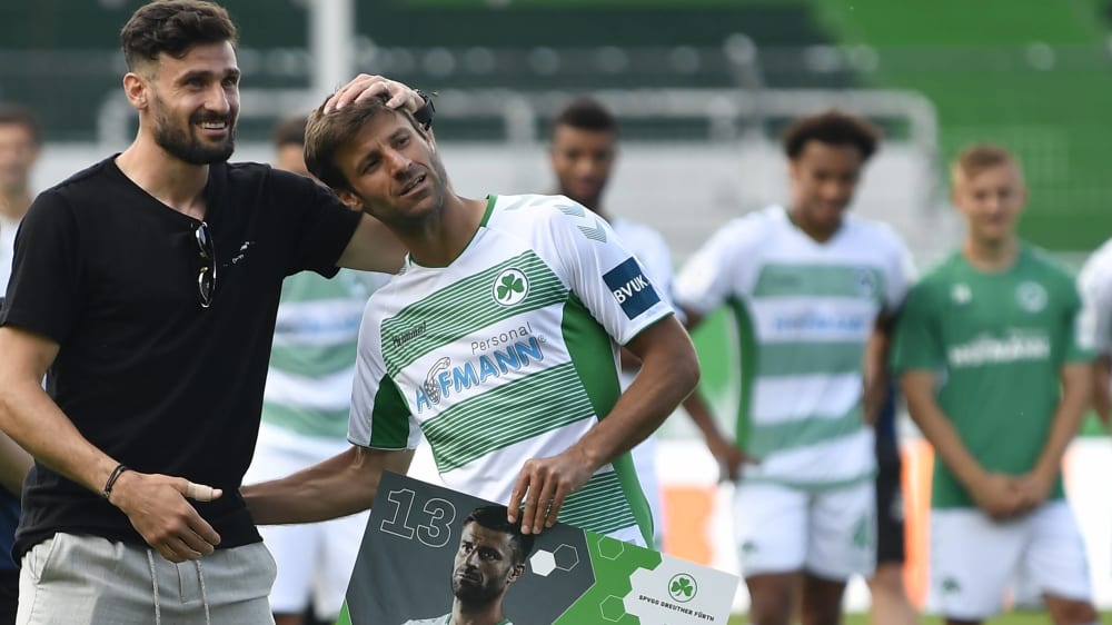 Emotionaler Abschied: Kleeblatt-Kapit&#228;n Marco Caligiuri (r.) mit seinem Bruder Daniel.