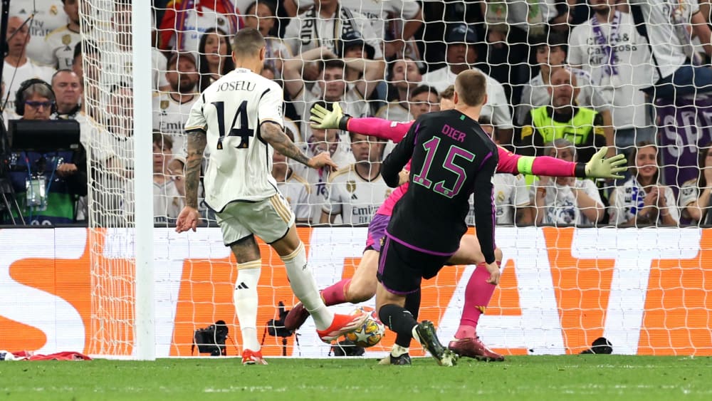 Entscheidende Szene: Nach einem Patzer von Manuel Neuer (verdeckt) schiebt Joselu zum 1:1 für Real Madrid ein.