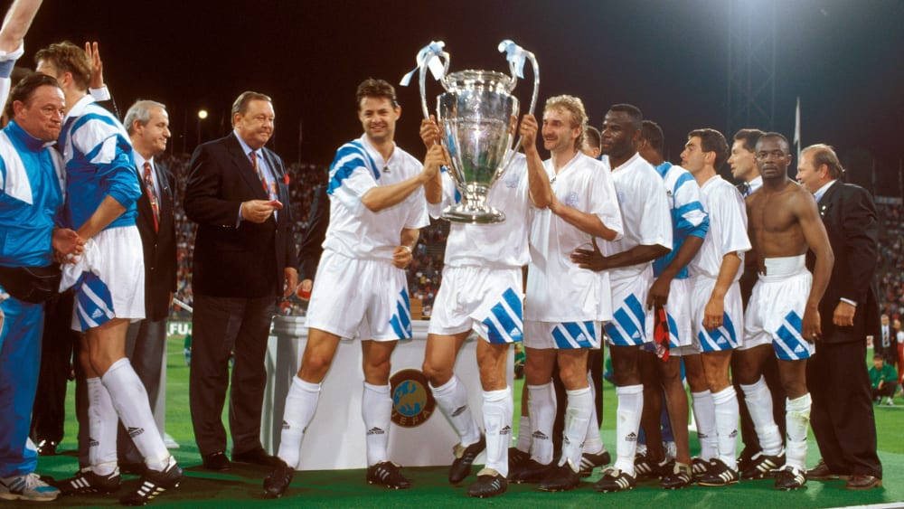 Olympique Marseille erh&#228;lt die Champions-League-Troph&#228;e, mittendrin: Rudi V&#246;ller.