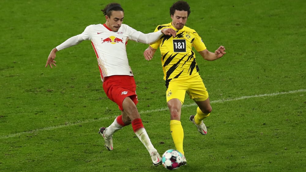 Stehen im d&#228;nischen EM-Aufgebot: Leipzigs Yussuf Poulsen (li.) gegen Dortmunds Thomas Delaney.