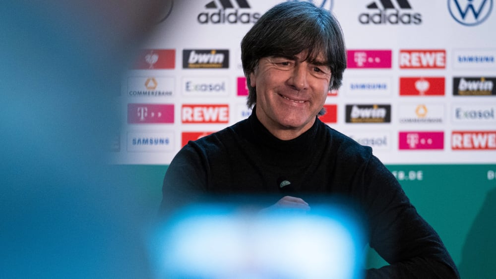 Ein gel&#246;ster Bundestrainer Joachim L&#246;w am Donnerstag auf der Pressekonferenz.