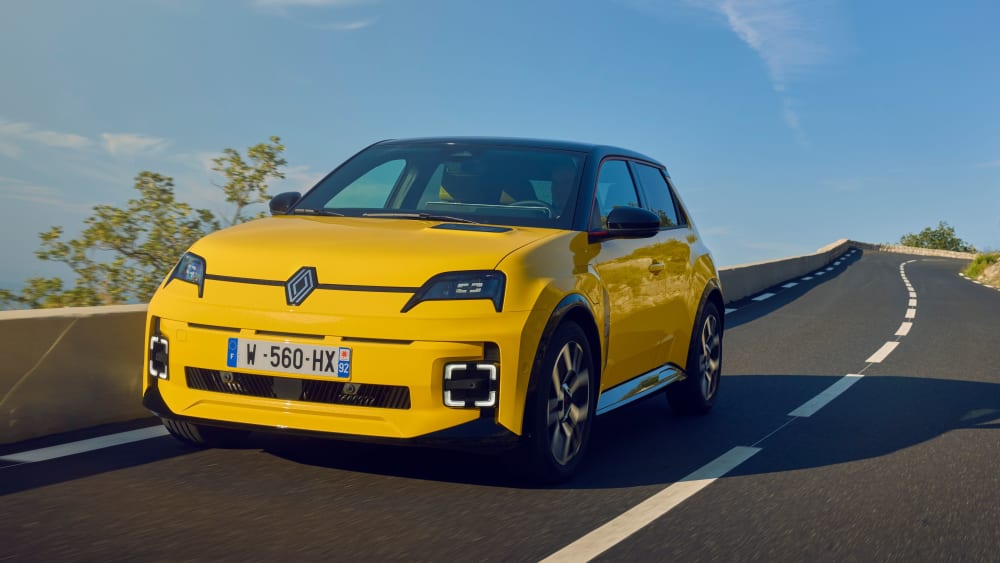 Rückkehr einer Ikone: Der neue, elektrische Renault 5 zitiert unverkennbar den Stil seines legendären Vorgängers.