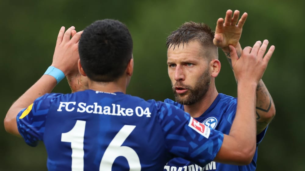 Schalker Torsch&#252;tzen: Guido Burgstaller (r.) traf zum 1:0, Nassim Boujellab zum 2:1.