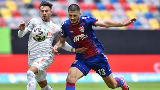 Wechsel vom KFC zum MSV: Stefan Velkov, hier gegen Bayerns Nicolas Kühn (li.).