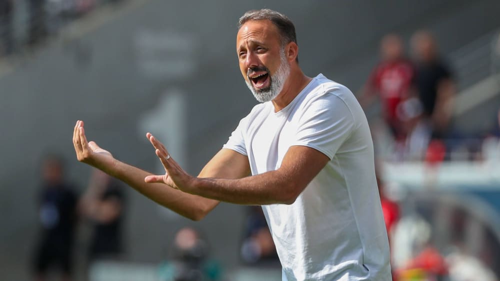 Stuttgarts Trainer Pellegrino Matarazzo muss Abwehrchef Waldemar Anton ersetzen.