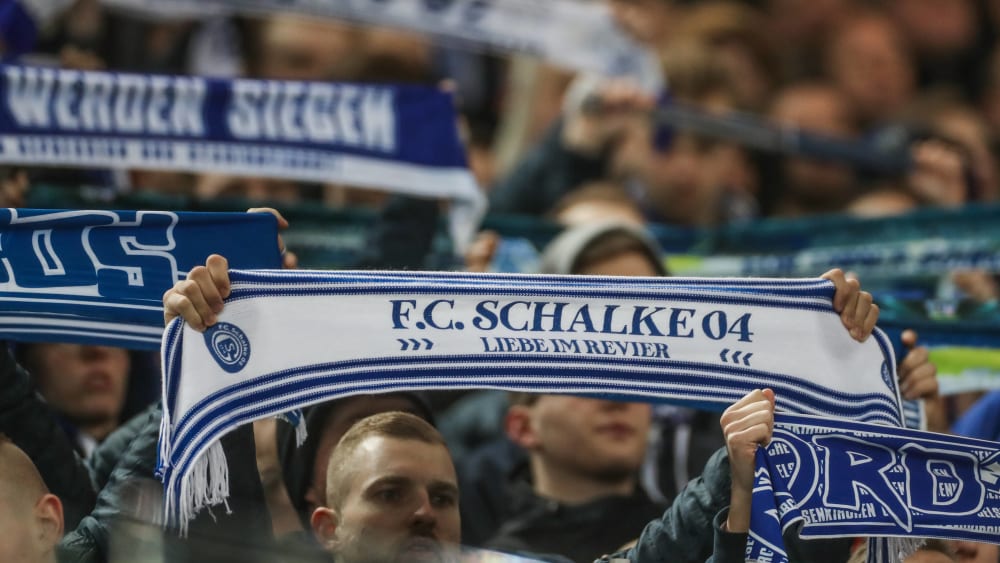 Die Schalker Fans k&#246;nnen aktuell nicht ins Stadion, protestieren nun aber in Stellungnahmen.