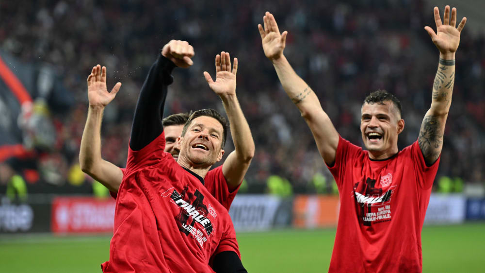 Der Bayer-Coach und seine rechte Hand: Xabi Alonso und Granit Xhaka (re.) nach dem Finaleinzug in der Europa League.