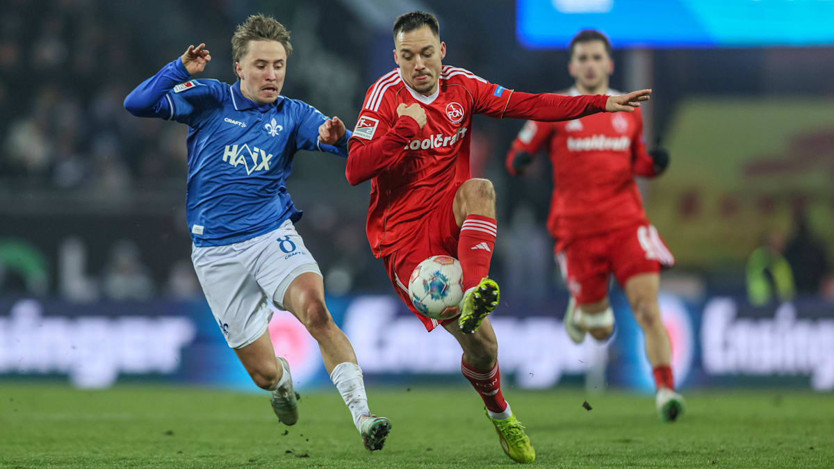 Justvan-selbstkritisch-Da-muss-der-Ball-ber-das-Stadiondach-fliegen-