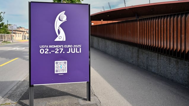 Vom Alpenpanorama bis zum angebauten Einkaufszentrum: Die Spielstätten der Frauen-EM 2025 in der Schweiz halten einige Überraschungen bereit.