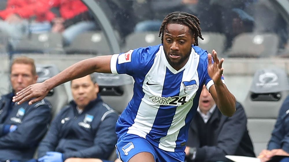 Deyovaisio Zeefuik hat bei Hertha BSC bis 2027 verlängert.