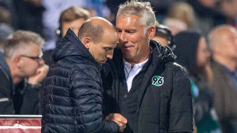 Job-Garantie bis zum Dresden-Spiel: Hannovers Manager Jan Schlaudraff (l.) steht noch hinter Trainer Mirko Slomka.