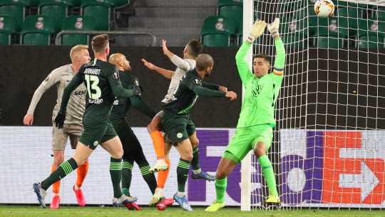 Zunächst das 0:1 beim Duell mit Schachtar Donezk kassiert, später folgte noch das 1:2: Wolfsburgs Keeper Koen Casteels.