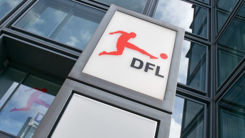Die DFL k&#228;mpft um einen baldigen Re-Start der Bundesliga.