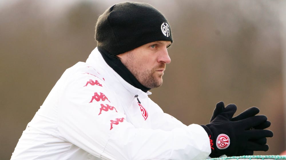 Mainz-Coach Bo Svensson treibt angesichts der Personallage die Systemfrage um.