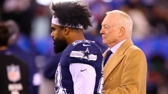 Stecken als Teil der Dallas Cowboys in der Krise und blicken entscheidenden Wochen entgegen: Running Back Ezekiel Elliott und Besitzer Jerry Jones.