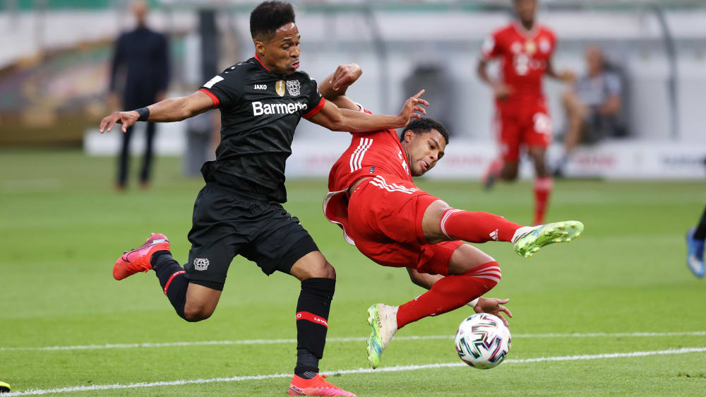 Leverkusens Wendell gegen Bayerns Gnabry.