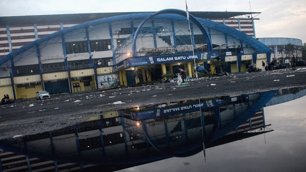 Das Kanjuruhan Stadion in Malang am Morgen nach der Katastrophe