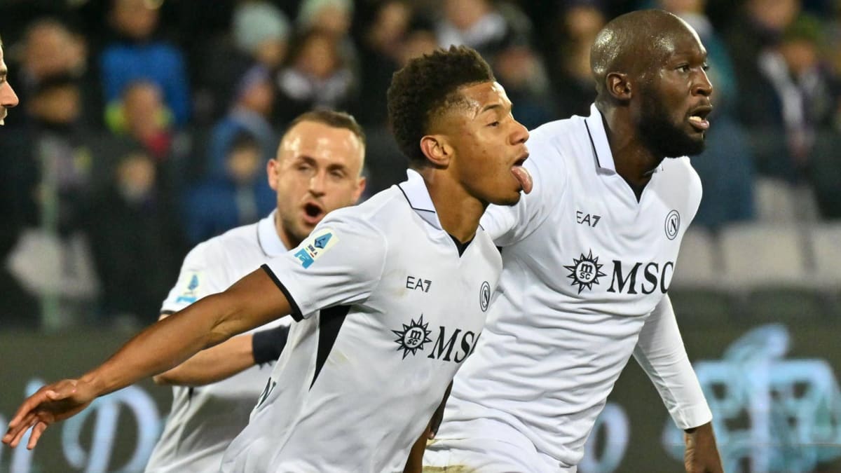 David Neres leads the way with a solo: Napoli beat Florence and ...