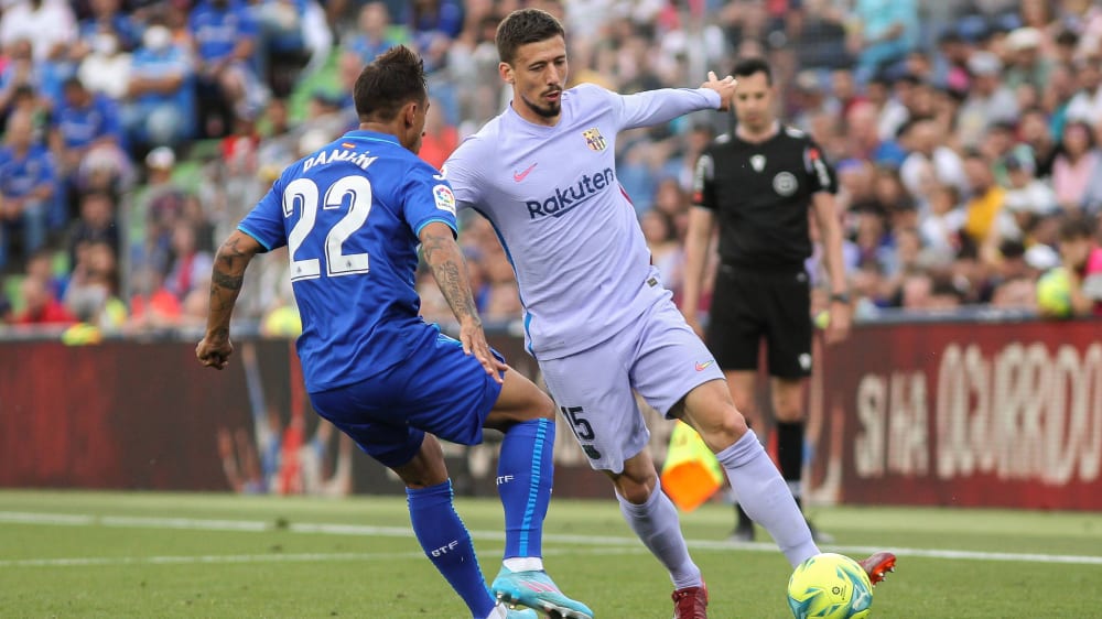 Clement Lenglet (re.) und der FC Barcelona taten sich gegen die Defensive des FC Getafe schwer.