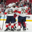 Die Spieler der Florida Panthers bejubeln den zweiten klaren Sieg gegen die Carolina Hurricanes.