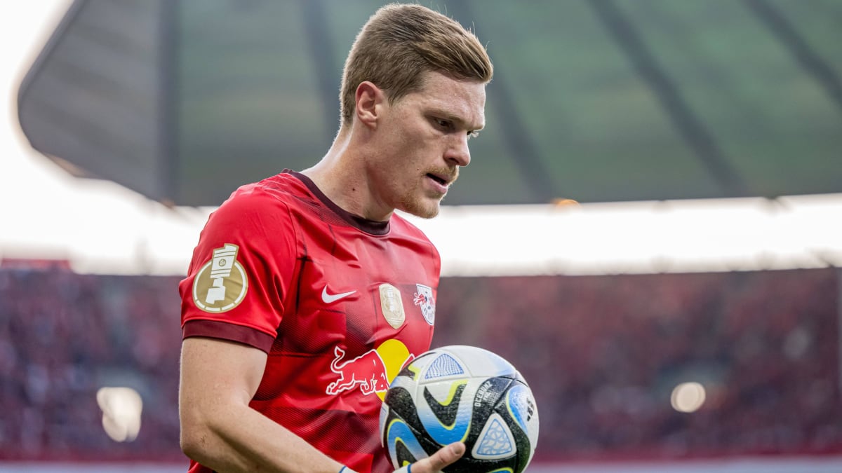 RB Leipzig LeftBack Marcel Halstenberg Aims to Leave for Hannover 96