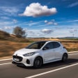 Mazda 2 Hybrid: Eingekauft bei Toyota.