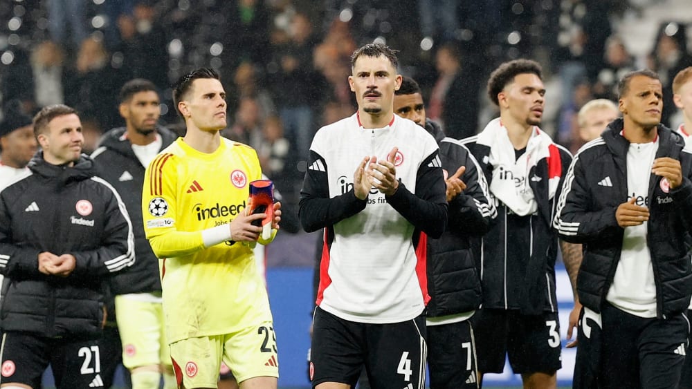 Robin Koch (vorne) und Eintracht Frankfurt unterlagen dem FC Liverpool.