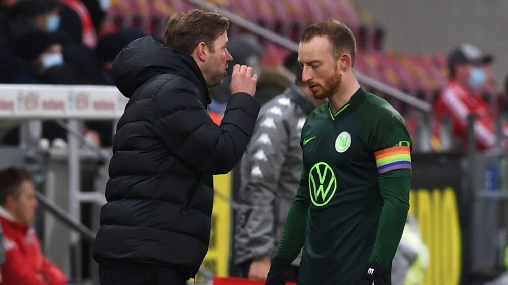 Wolfsburgs Trainer Florian Kohfeldt und VfL-Rekordspieler Maximilian Arnold.