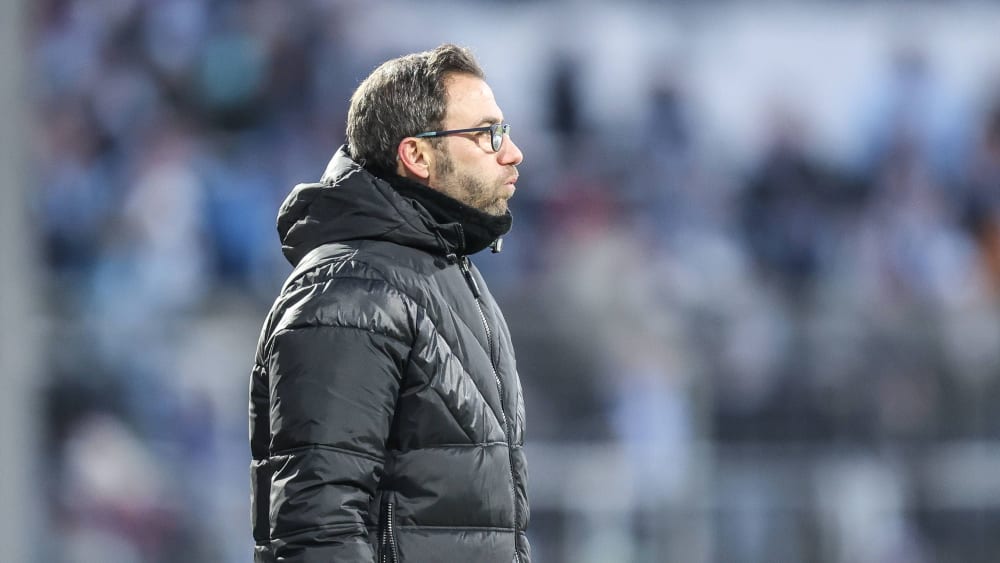 Besorgt über die Abwehrarbeit seines Teams in München: MSV-Trainer Boris Schommers.