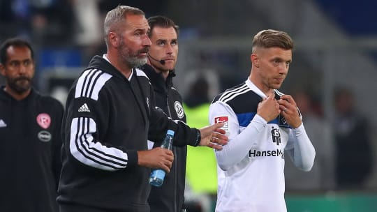 HSV-Coach Tim Walter freut sich sehr über den Verbleib von Sonny Kittel.