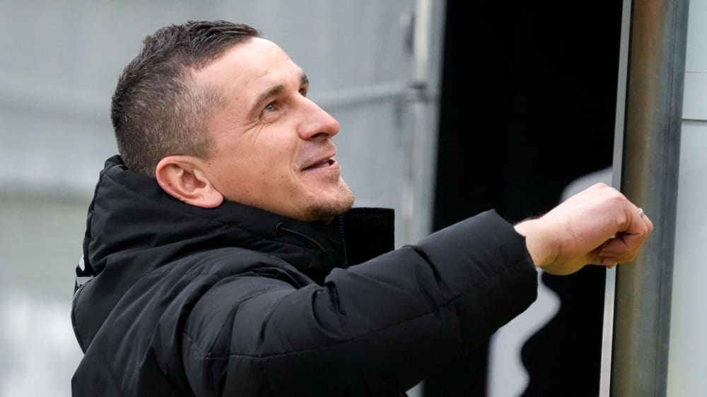 Jahn-Chefcoach Mersad Selimbegovic lobt die Defensivarbeit seiner Offensivspieler.
