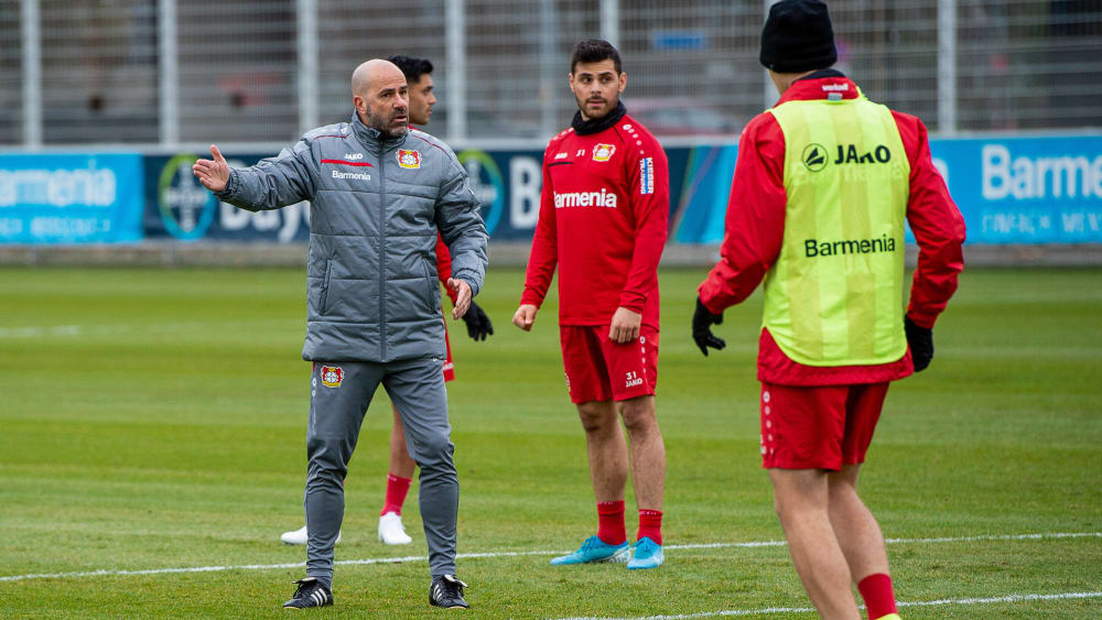 Bayer Leverkusen kann unter Trainer Peter Bosz nicht im Ibrox-Stadium trainieren. 