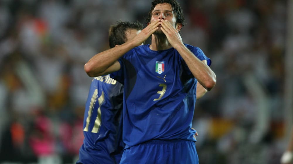 Der Mann f&#252;r den Finaleinzug - und der Mann f&#252;r den deutschen Alptraum 2006: Italiens Verteidiger Fabio Grosso.