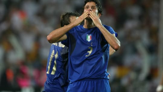 Der Mann für den Finaleinzug - und der Mann für den deutschen Alptraum 2006: Italiens Verteidiger Fabio Grosso.