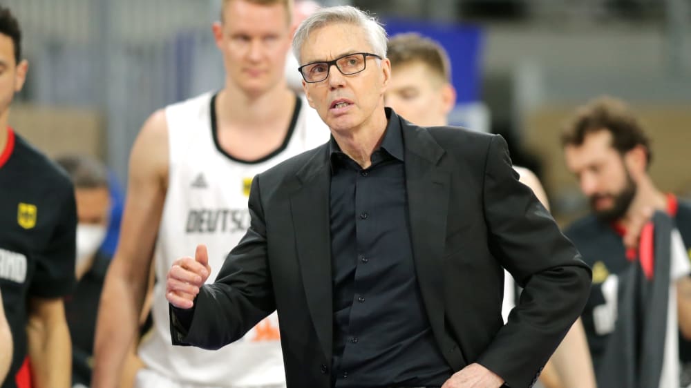Basketball-Bundestrainer Gordon Herbert spricht mit dem kicker über die Ausbootung von Kapitän Benzing